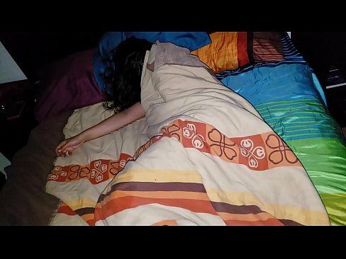 ❤️ Stepson yn curo ei lysfam ifanc tra mae hi'n cysgu. ❤ Just porn wrthon ni ❌️